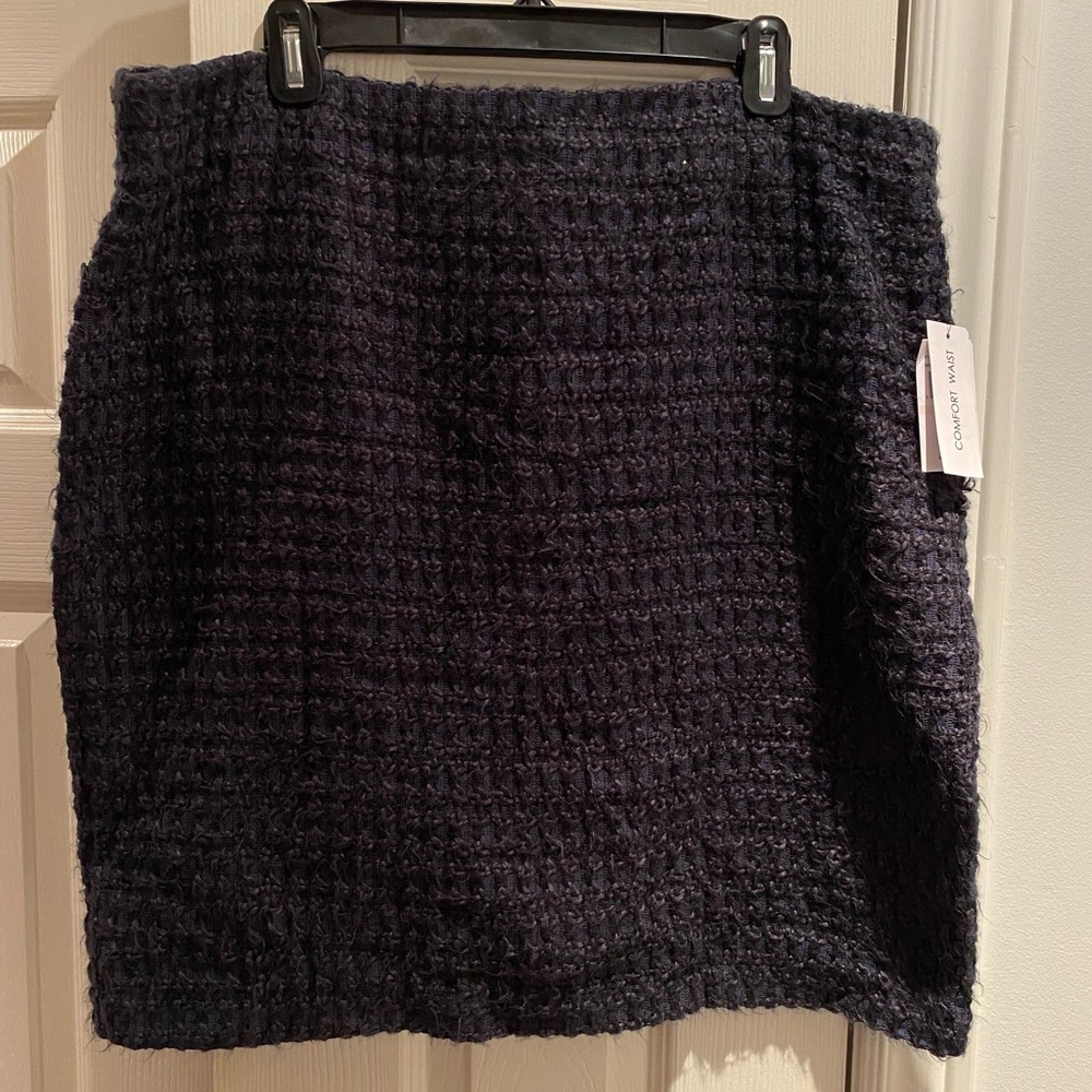 NWT Amanda & Chelsea Navy and black  Textured Mini Skirt